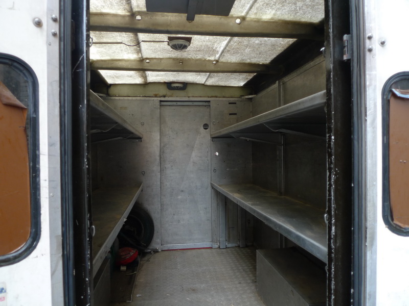 interior furgoneta vacia
